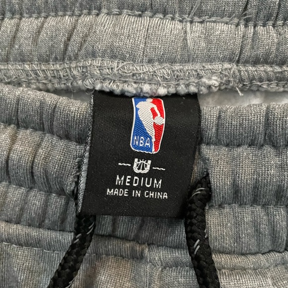 BRAND NEW MENS OFFICIAL NBA LOS ANGELES LAKERS SWEATPANTS FOR SALE SIZE MEDIUM! - Picture 2 of 5